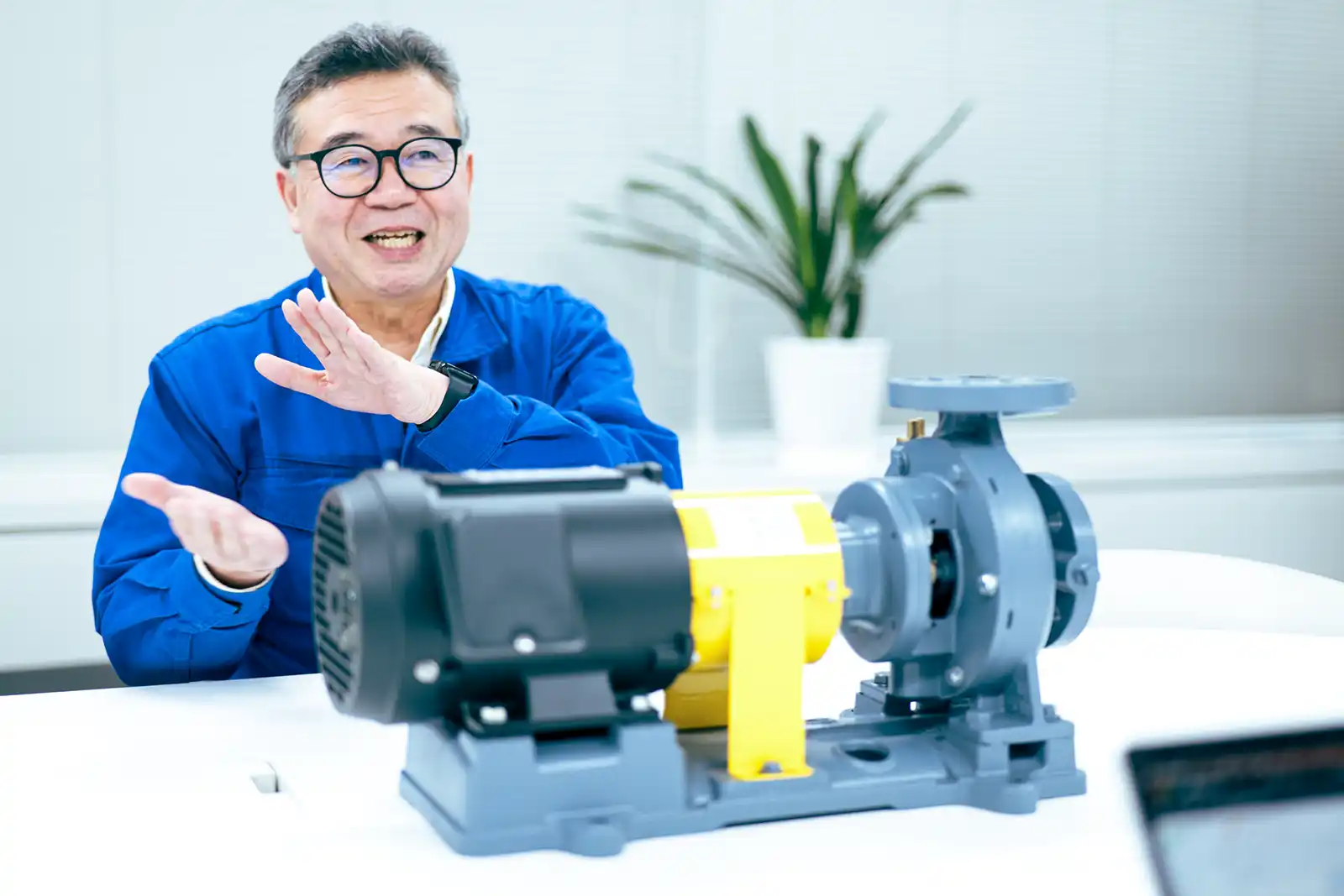 社長のインタビュー中の写真