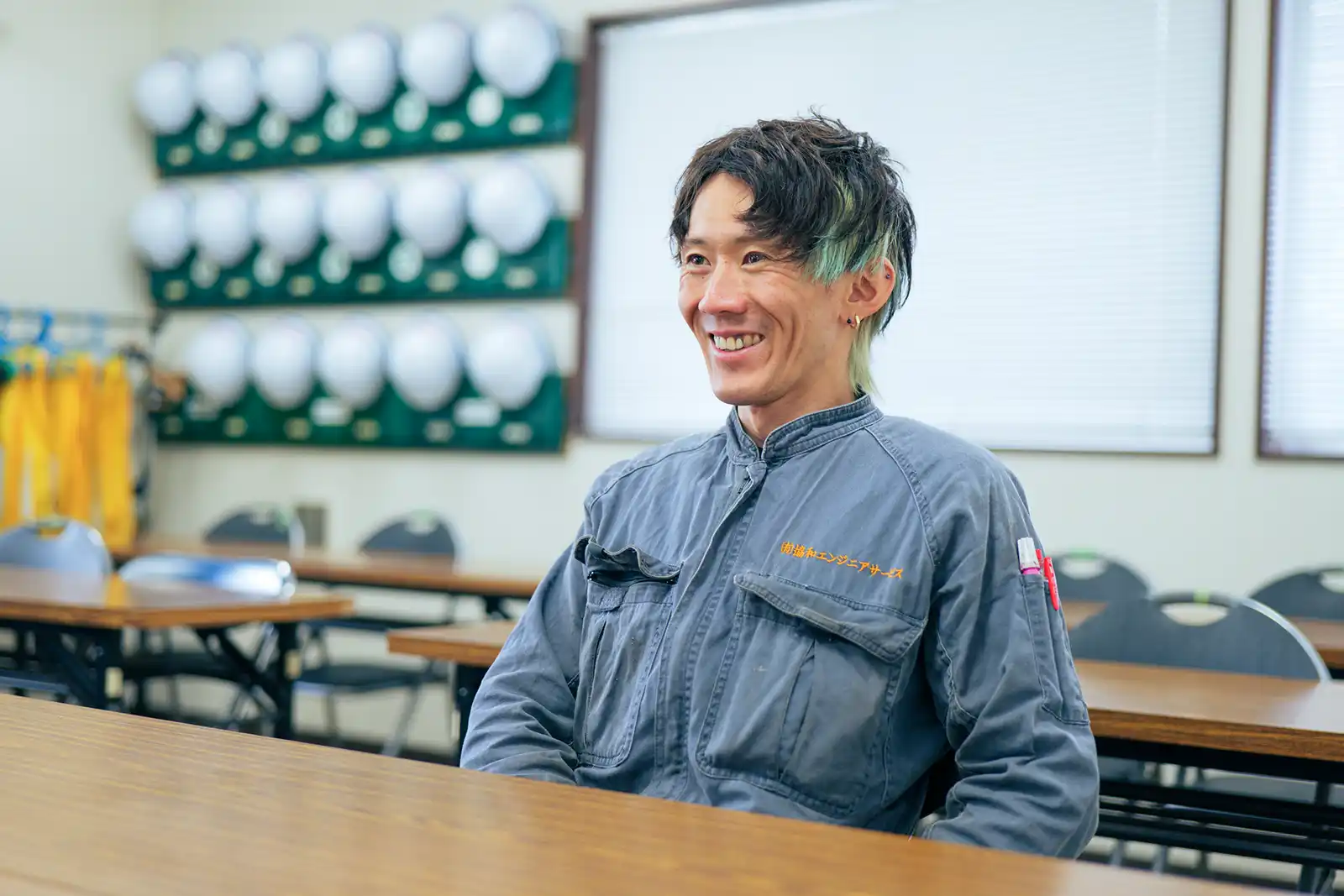 インタビュー中の写真