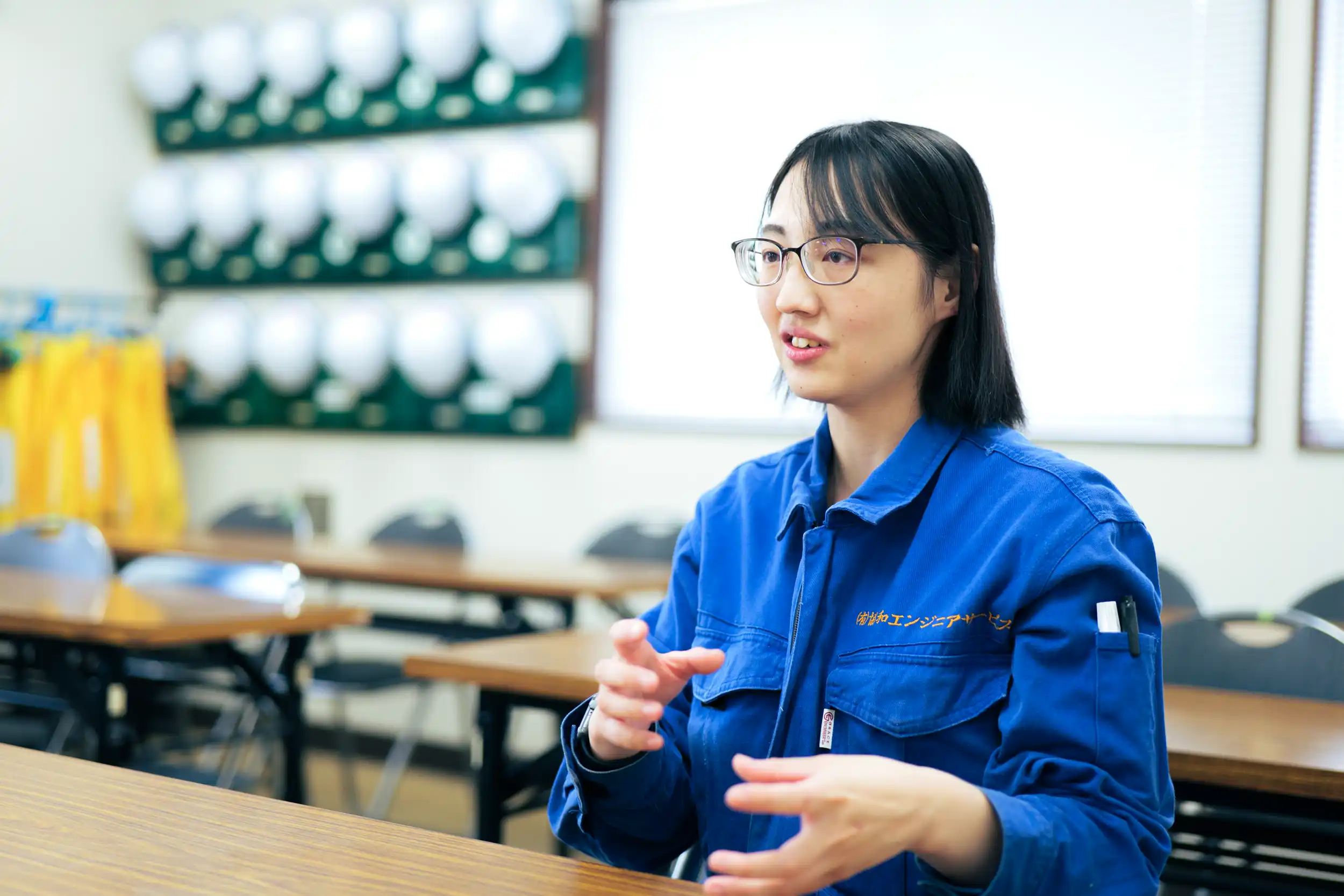 インタビュー中の写真